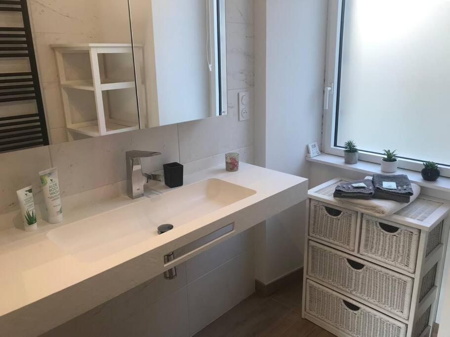 Un Havre De Paix A 2 Pas Du Port Apartment Пампол Екстериор снимка